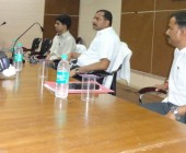 Dr.Rajanikant addressing on Handicraft survey issues –  on the Dias DM, Commissioner & J.C. Industry has present-02
